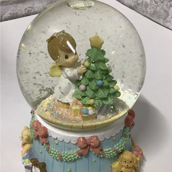 Vintage Precious Moments Musical Snow Globe Enesco O Tannenbaum Christmas Rare - Picture 1 of 8